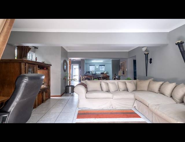 4 BEDROOM HOUSE FOR SALE IN MILNERTON RIDGE